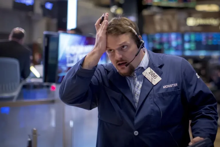 A famed Wall Street bear warns of ‘global financial market Armageddon’ as Japanese bond yields spike