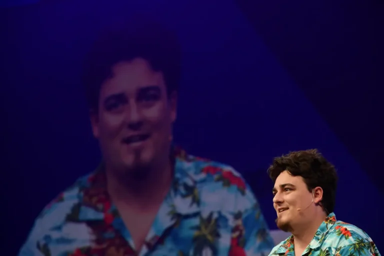 Palmer Luckey is in a ‘B Boys Club’ group chat. There’s only 1 accomplishment that scores you an invite.