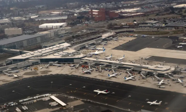 US plans to reduce flights at Newark Airport as air traffic control problems mount