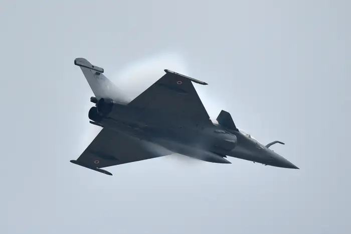 India and Pakistan are fighting with a mixed bag of foreign-made fighter jets. The aircraft kills are being counted.