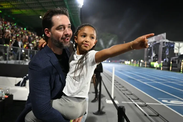 Reddit cofounder Alexis Ohanian says he wants his 7-year-old to use AI every day, calling it a ‘superpower’