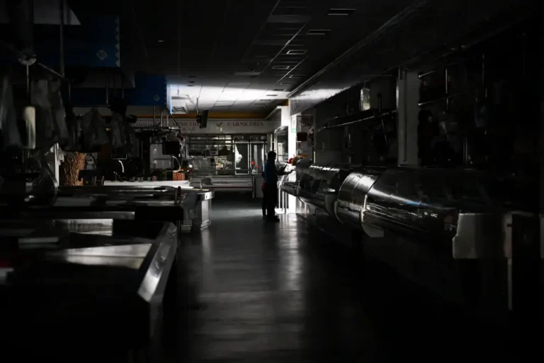 I was in Spain during the mass blackout. 14 hours of zero electricity unraveled my income faster than a pandemic.