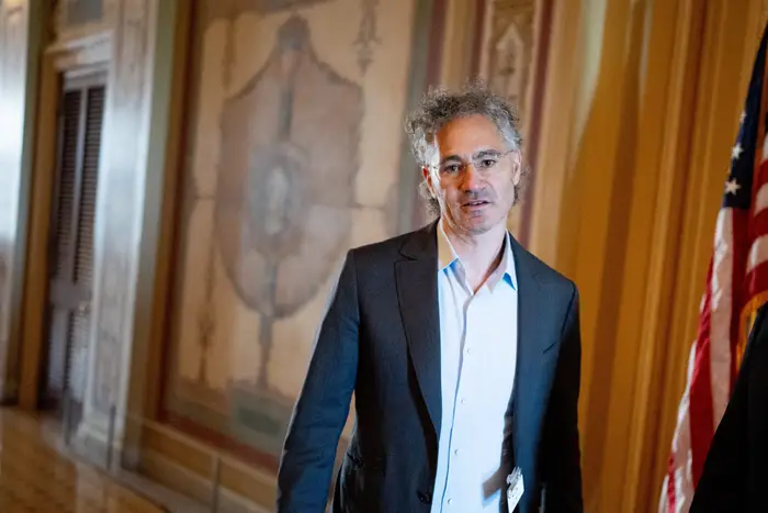 Palantir CEO Alex Karp touts ‘warrior culture’ as company boosts annual revenue outlook