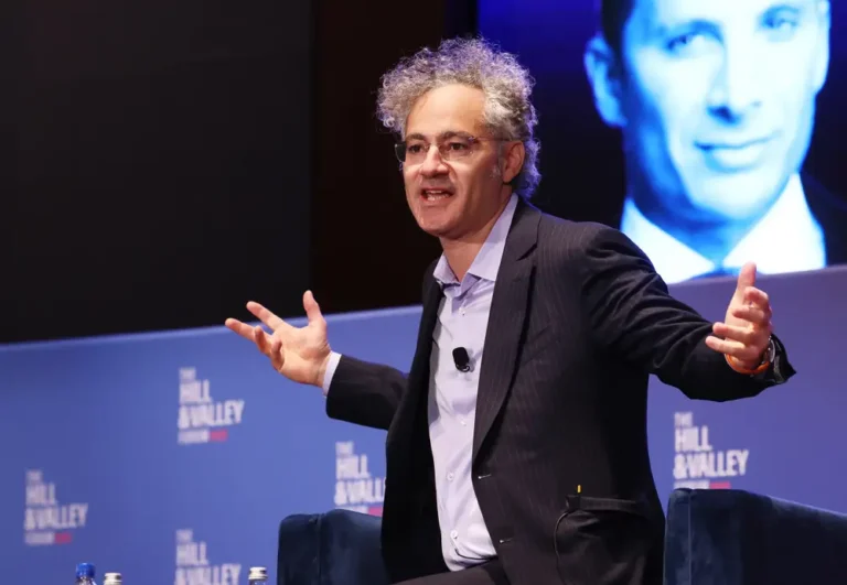 Palantir stock dives 15% after solid earnings fail to impress investors