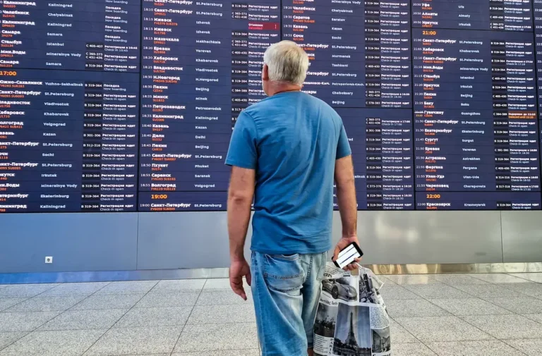 60,000 people were stuck in Russia’s airports as Ukraine launched a massive drone attack, Russian tourism body says