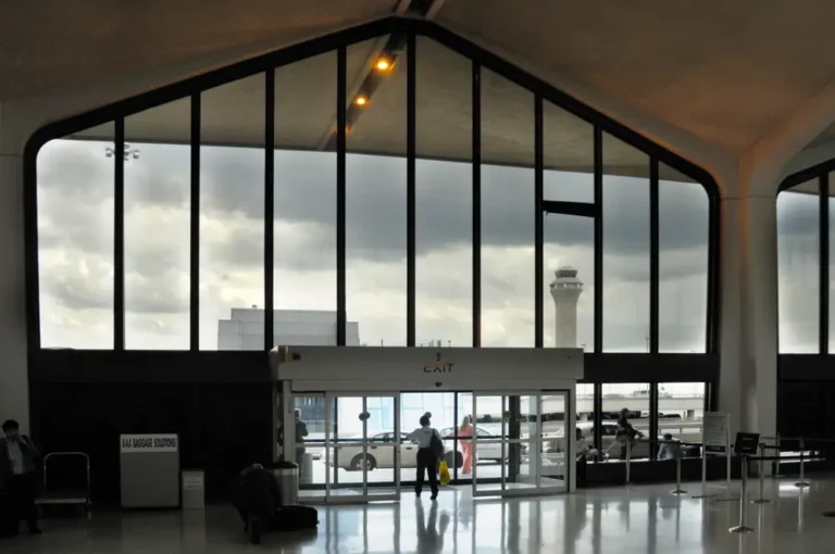 Air traffic controllers guiding planes into Newark Airport lost radio or radar — again