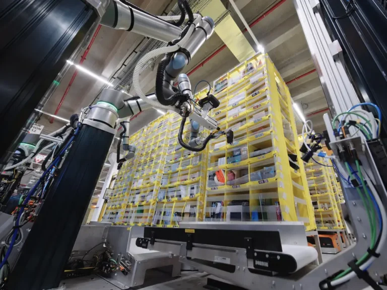 Amazon sees warehouse robots ‘flattening’ its hiring curve, according to internal document