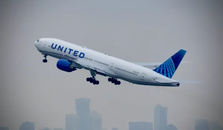 Passenger injured by falling suitcase sues United, saying cabin crew should’ve helped put luggage in overhead bin