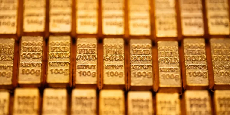 The bad economic vibes are causing more people to stock up on gold