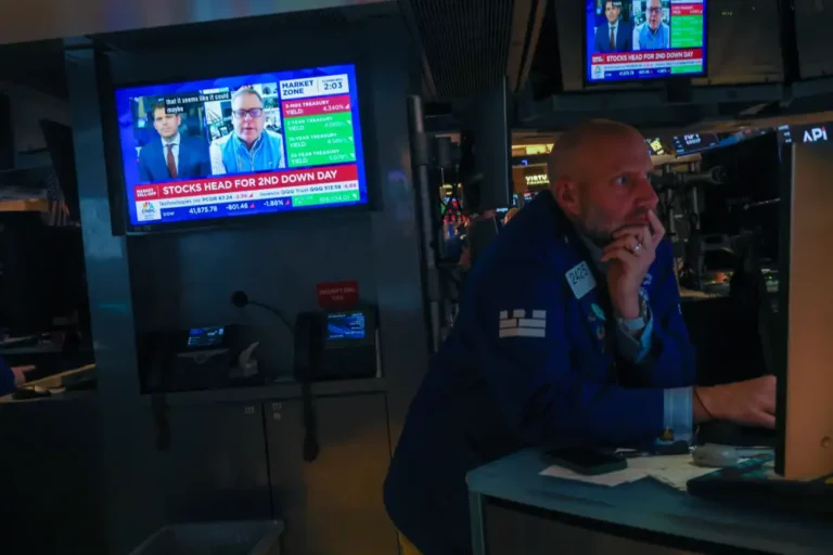 A top Wall Street economist says the bond market is signaling a dire scenario for the economy is in sight